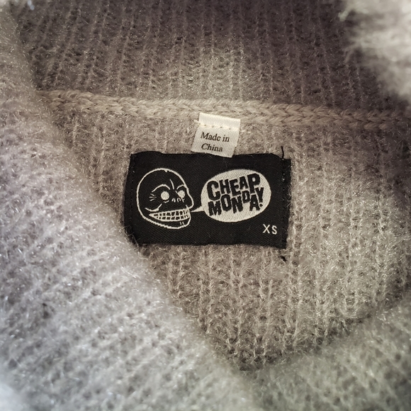 XS Fuzzy Cropped Gray Turtleneck Cheap Monday - Picture 2 of 6
